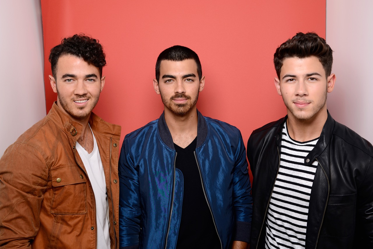 https://thehollywooddigest.com/jonas-brothers-tease-comeback-single-sucker/