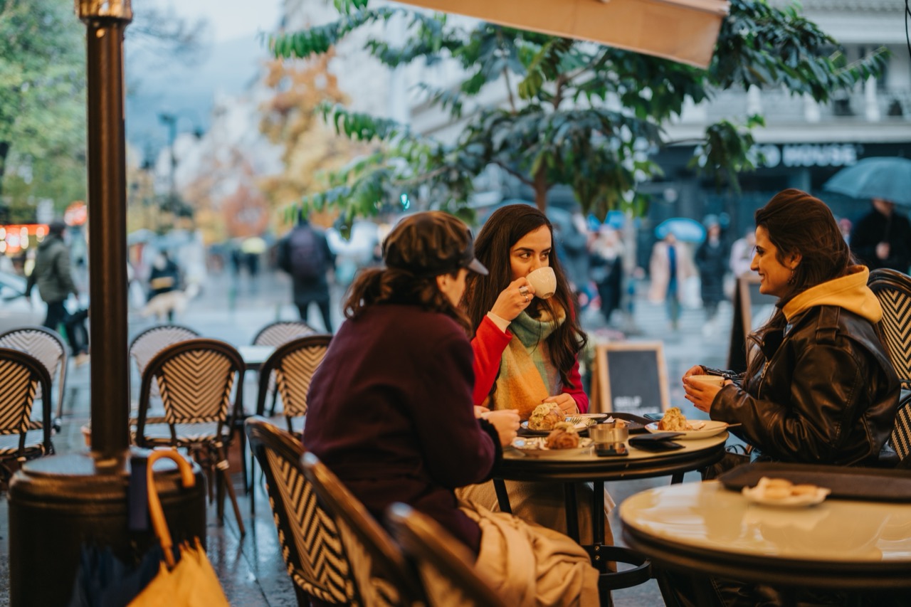 Street Smarts for Everyday Social Life: Small Habits That Keep Life Running Smoothly