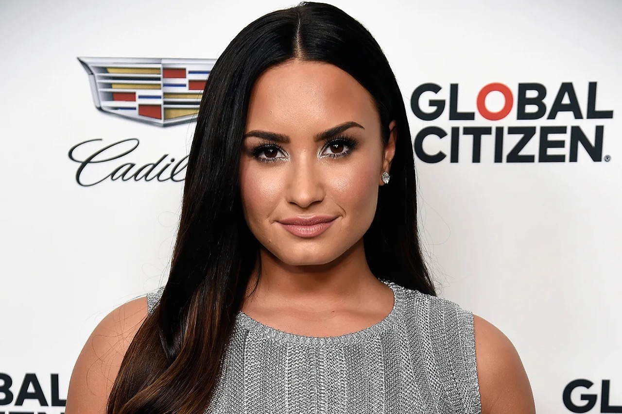 https://pagesix.com/2018/11/23/demi-lovato-re-emerges-to-wish-fans-a-happy-thanksgiving/